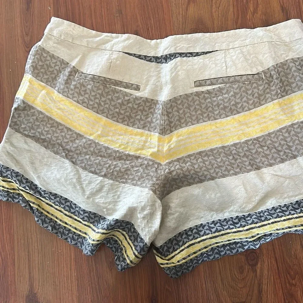 Tommy Bahama 100% silk stripe shorts size 8 beige yellow